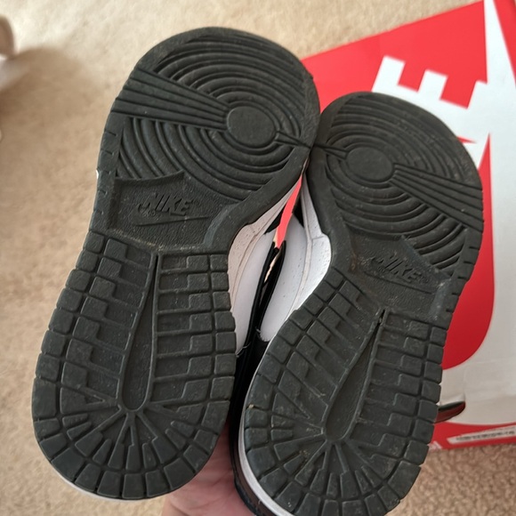 Nike Dunks. Gently used. With box - Picture 4 of 7